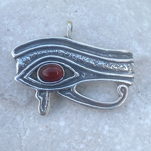 Eye of Horus pendant .925 Sterling Silver with genuine Carnelian Falcon - Picture 2 of 12